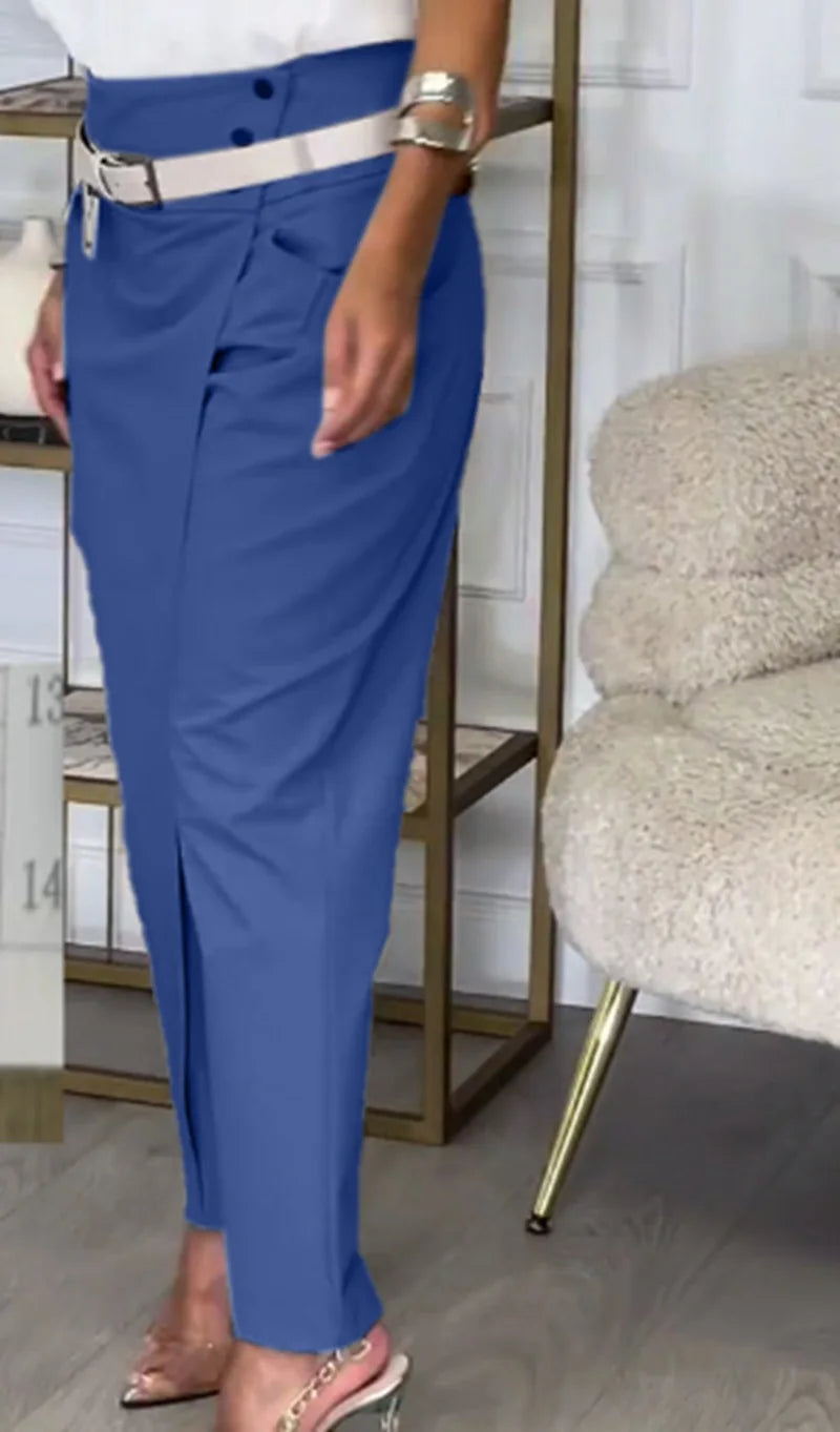 Pantaloni-a-vita-alta-in-blu - taglio-asimmetrico-chic-da-ufficio-e-streetwear