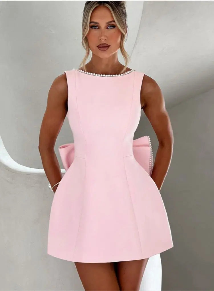 Abito mini rosa in fibra sintetica – schiena scoperta, fiocco removibile, look chic da party