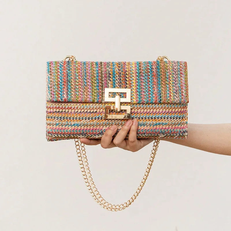 Pochette boho in paglia intrecciata blu – accessorio estivo chic per spiaggia e tempo libero