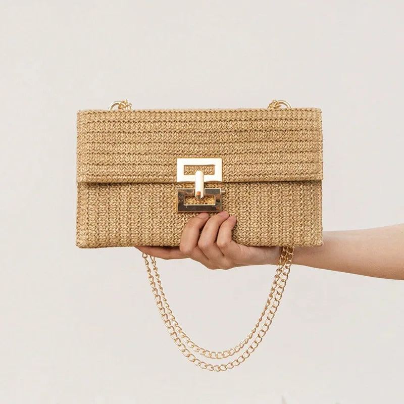 Pochette boho in paglia intrecciata oro – tocco elegante per serate estive e vacanze